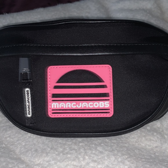 Marc Jacob’s Vinyl Sport Fanny Pack - Picture 2 of 4